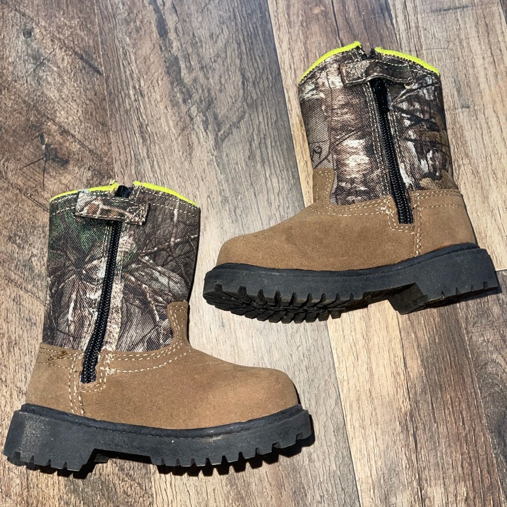 Size 6 toddler camo boots